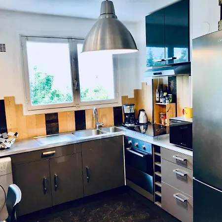 アパート Valentin In *